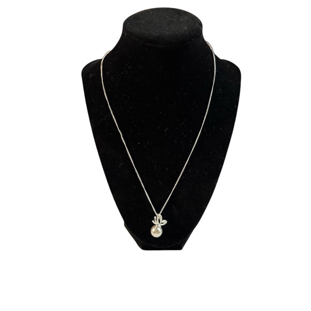 Avon “embellished butterfly” Silver Necklace with grey Pendant NIB 2013